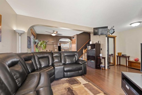 48 Sunridge Crescent Nw, Airdrie, AB - Indoor Photo Showing Living Room