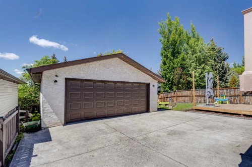 215 Silver Valley Rise Nw, Calgary, AB 
