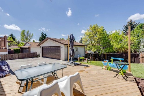 215 Silver Valley Rise Nw, Calgary, AB 