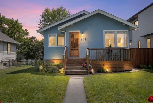 609 9 Avenue Ne, Calgary, AB 