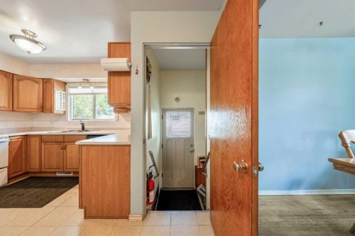 1032 89 Avenue Sw, Calgary, AB 
