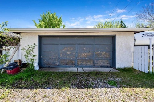 1032 89 Avenue Sw, Calgary, AB 