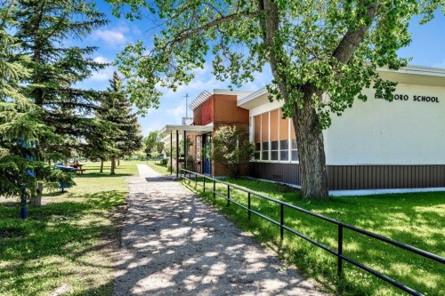 1032 89 Avenue Sw, Calgary, AB 