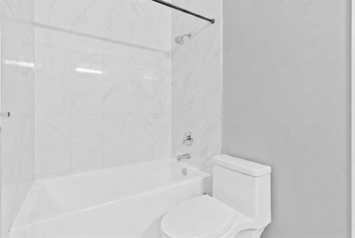 247 Kinniburgh Place, Chestermere, AB - Indoor Photo Showing Bathroom