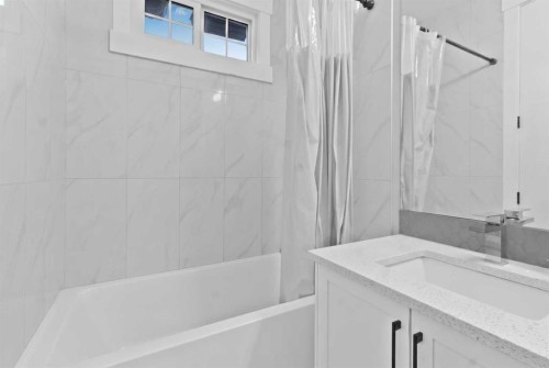 247 Kinniburgh Place, Chestermere, AB - Indoor Photo Showing Bathroom