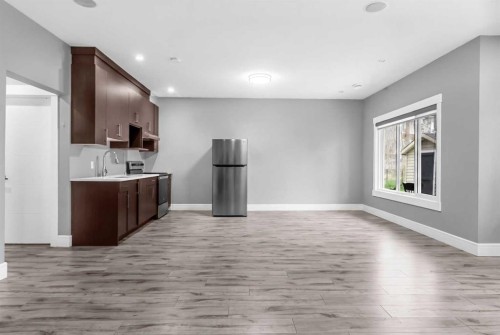 247 Kinniburgh Place, Chestermere, AB - Indoor Photo Showing Kitchen