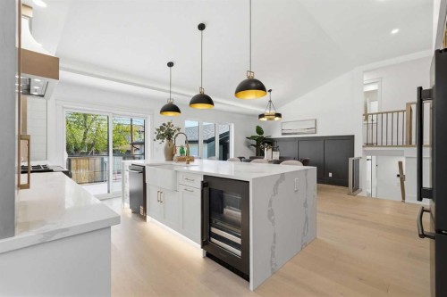 60 Lake Lucerne Close Se, Calgary, AB - Indoor Photo Showing Kitchen