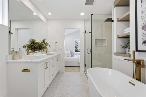 60 Lake Lucerne Close Se, Calgary, AB - Indoor Photo Showing Bathroom