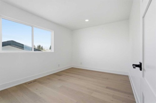 60 Lake Lucerne Close Se, Calgary, AB - Indoor Photo Showing Other Room