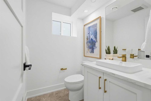 60 Lake Lucerne Close Se, Calgary, AB - Indoor Photo Showing Bathroom