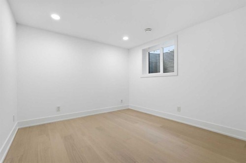 60 Lake Lucerne Close Se, Calgary, AB - Indoor Photo Showing Other Room