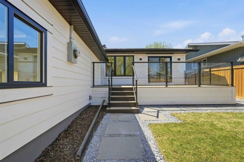 60 Lake Lucerne Close Se, Calgary, AB - Outdoor With Exterior
