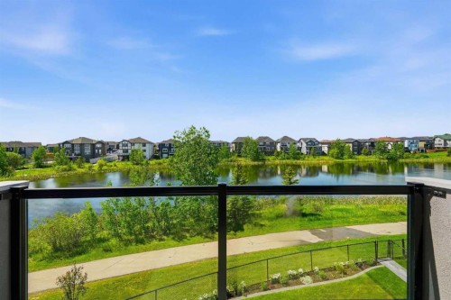160 Kinniburgh Loop, Chestermere, AB 