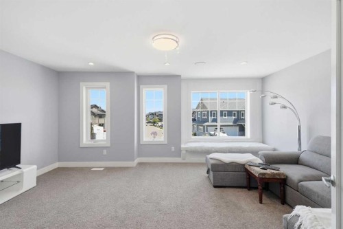 160 Kinniburgh Loop, Chestermere, AB 