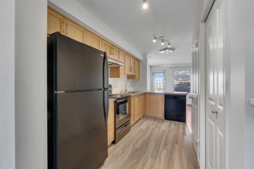 312 Saddlebrook Point Ne, Calgary, AB - Indoor Photo Showing Kitchen
