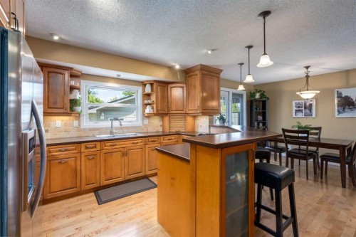52 Silver Brook Drive Nw, Calgary, AB 