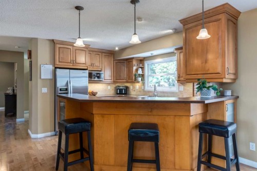 52 Silver Brook Drive Nw, Calgary, AB 