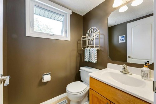 52 Silver Brook Drive Nw, Calgary, AB 