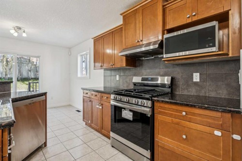 22 Sherwood Cove Nw, Calgary, AB - Indoor Photo Showing Kitchen
