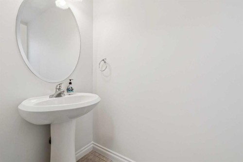 22 Sherwood Cove Nw, Calgary, AB - Indoor Photo Showing Bathroom