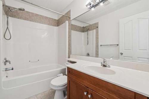 22 Sherwood Cove Nw, Calgary, AB - Indoor Photo Showing Bathroom