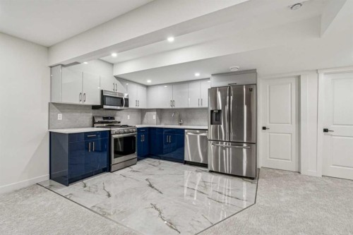 22 Sherwood Cove Nw, Calgary, AB - Indoor Photo Showing Kitchen