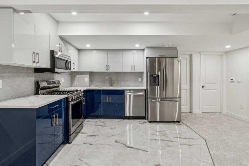 22 Sherwood Cove Nw, Calgary, AB - Indoor Photo Showing Kitchen With Upgraded Kitchen