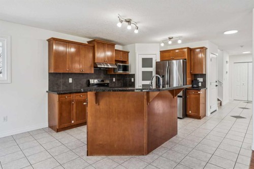 22 Sherwood Cove Nw, Calgary, AB - Indoor Photo Showing Kitchen
