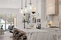 2528 7 Avenue NW Calgary, AB T2N 1A4