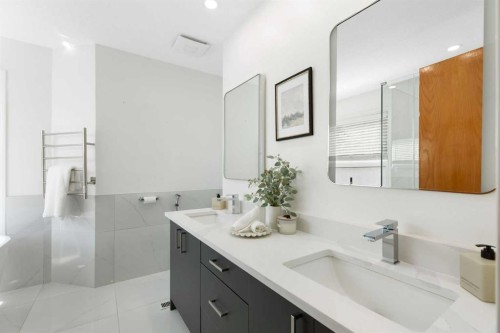 136 Schubert Hill Nw, Calgary, AB - Indoor Photo Showing Bathroom
