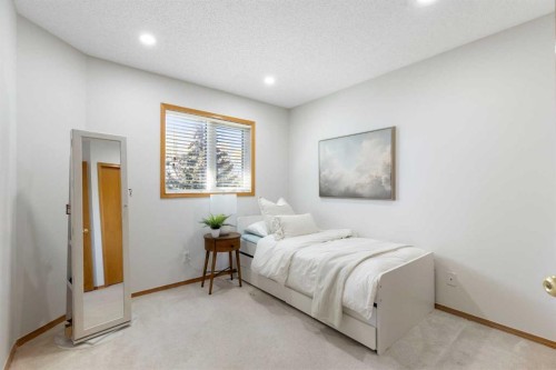 136 Schubert Hill Nw, Calgary, AB - Indoor Photo Showing Bedroom