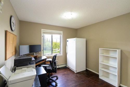 214-1000 Citadel Meadow Point Nw, Calgary, AB - Indoor Photo Showing Office