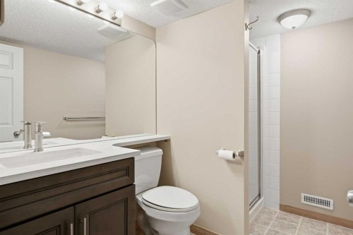 209 Oakmere Close, Chestermere, AB 