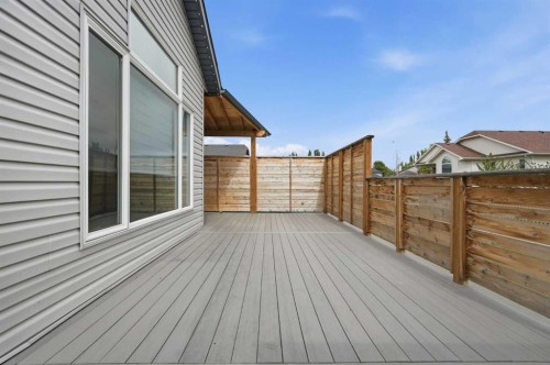 209 Oakmere Close, Chestermere, AB 