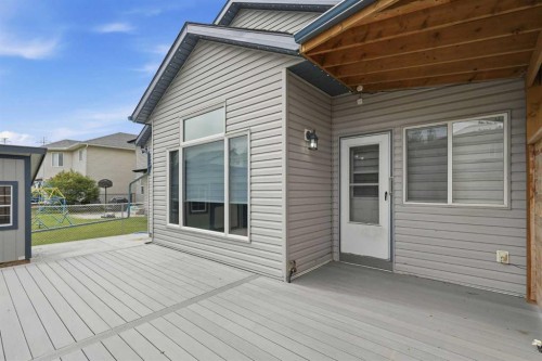 209 Oakmere Close, Chestermere, AB 