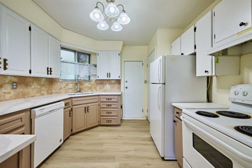 28 Cornell Place Nw, Calgary, AB 