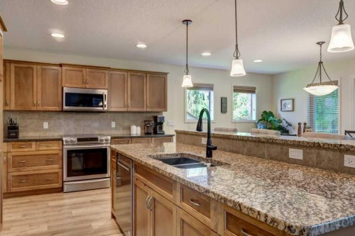 8 Crystal Green Grove, Okotoks, AB 