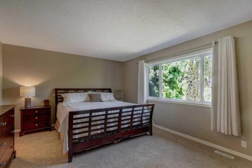 8 Crystal Green Grove, Okotoks, AB 