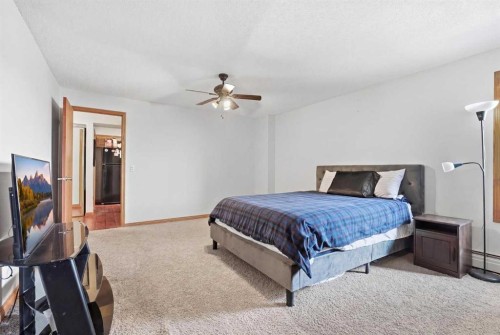 805-320 Meredith Road Ne, Calgary, AB - Indoor Photo Showing Bedroom
