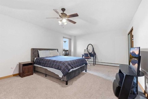 805-320 Meredith Road Ne, Calgary, AB - Indoor Photo Showing Bedroom