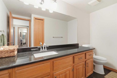 805-320 Meredith Road Ne, Calgary, AB - Indoor Photo Showing Bathroom