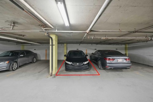 805-320 Meredith Road Ne, Calgary, AB - Indoor Photo Showing Garage