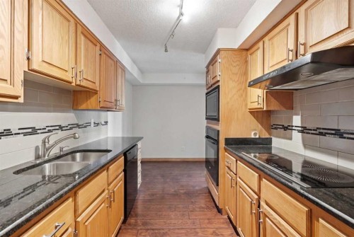 805-320 Meredith Road Ne, Calgary, AB - Indoor Photo Showing Kitchen With Double Sink