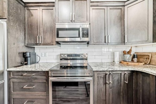 246 Cooperswood Green Sw, Airdrie, AB - Indoor Photo Showing Kitchen With Upgraded Kitchen