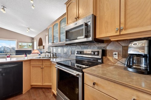 136 West Creek Glen, Chestermere, AB 