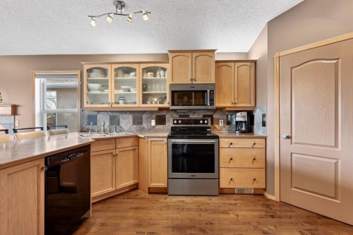 136 West Creek Glen, Chestermere, AB 