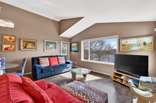 136 West Creek Glen, Chestermere, AB 