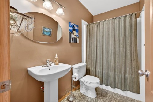 136 West Creek Glen, Chestermere, AB 