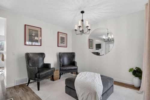 3271 Douglasdale Boulevard Se, Calgary, AB - Indoor Photo Showing Living Room