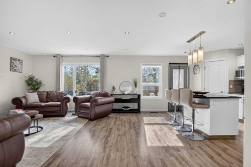 3271 Douglasdale Boulevard Se, Calgary, AB - Indoor Photo Showing Living Room
